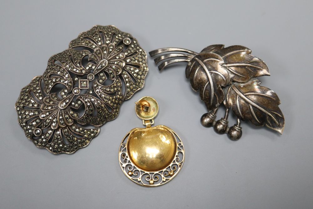 A single 14ct gold earring cast with flowers, a silver and marcasite openwork brooch and a Danish silver (925) leaf brooch